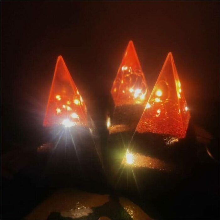 Piramide AMOR mesita de noche LEDS ansiedad autoestima miedos