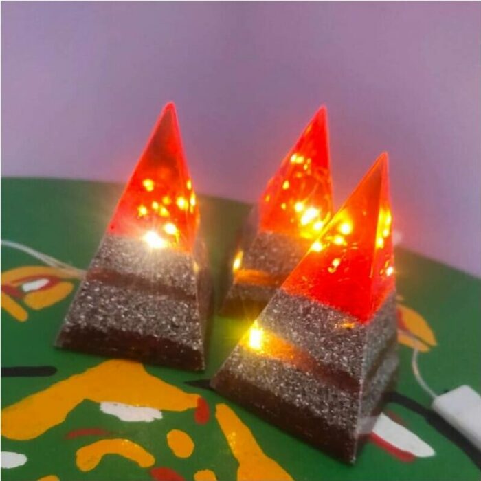 Piramide AMOR mesita de noche LEDS ansiedad autoestima miedos