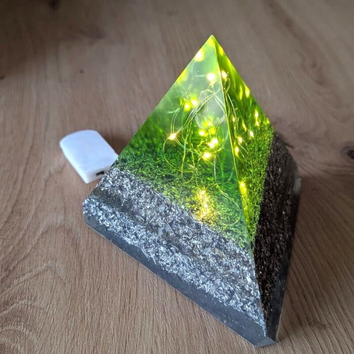 Piramide ATRAEDINERO hogar o negocio luces leds